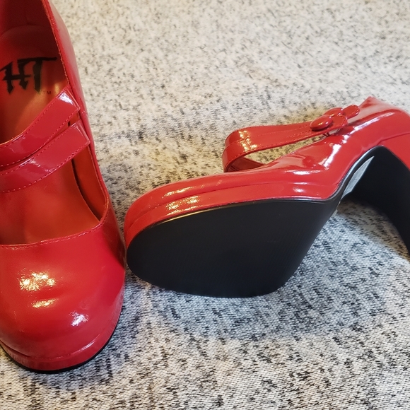 NWOT Platform heels - Picture 3 of 5